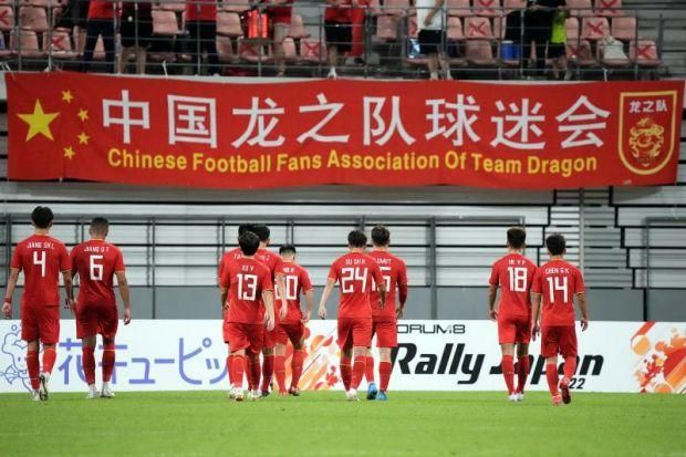 当瓢虫带着行李箱登上一辆高速列车，顶尖同行们却早已待命、各自为阵，他们的任务之间似乎暗藏巧合与关联，火爆对决一触即发